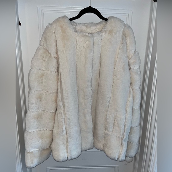 PLT Faux Fur Bubble Coat - Picture 3 of 6